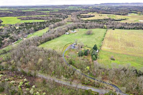 16.6 Acres of Land with Home for Sale in Loretto, Kentucky