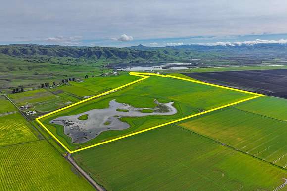 302 Acres of Agricultural Land for Sale in Hollister, California