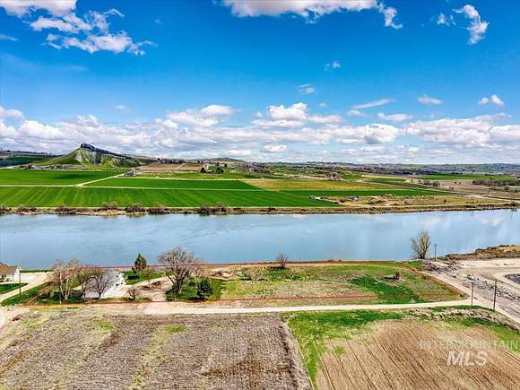 2.5 Acres of Residential Land with Home for Sale in Marsing, Idaho