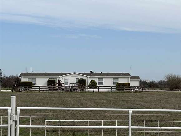 5 Acres of Residential Land with Home for Sale in Frederick, Oklahoma
