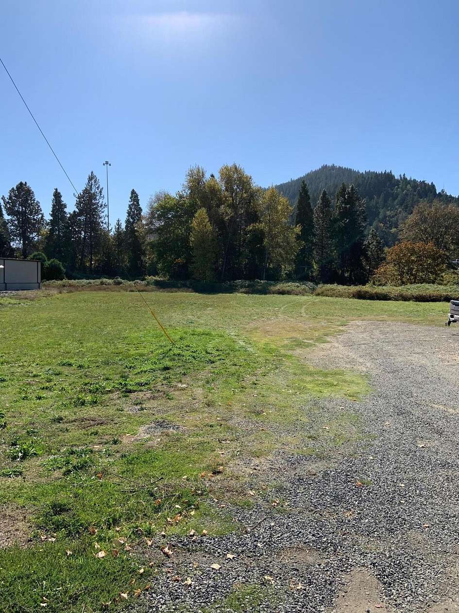 0.61 Acres of Commercial Land for Sale in Rogue River, Oregon