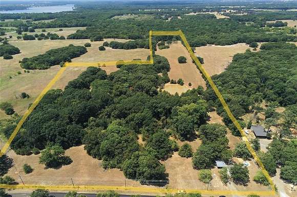 21.4 Acres of Agricultural Land with Home for Sale in Bonham, Texas