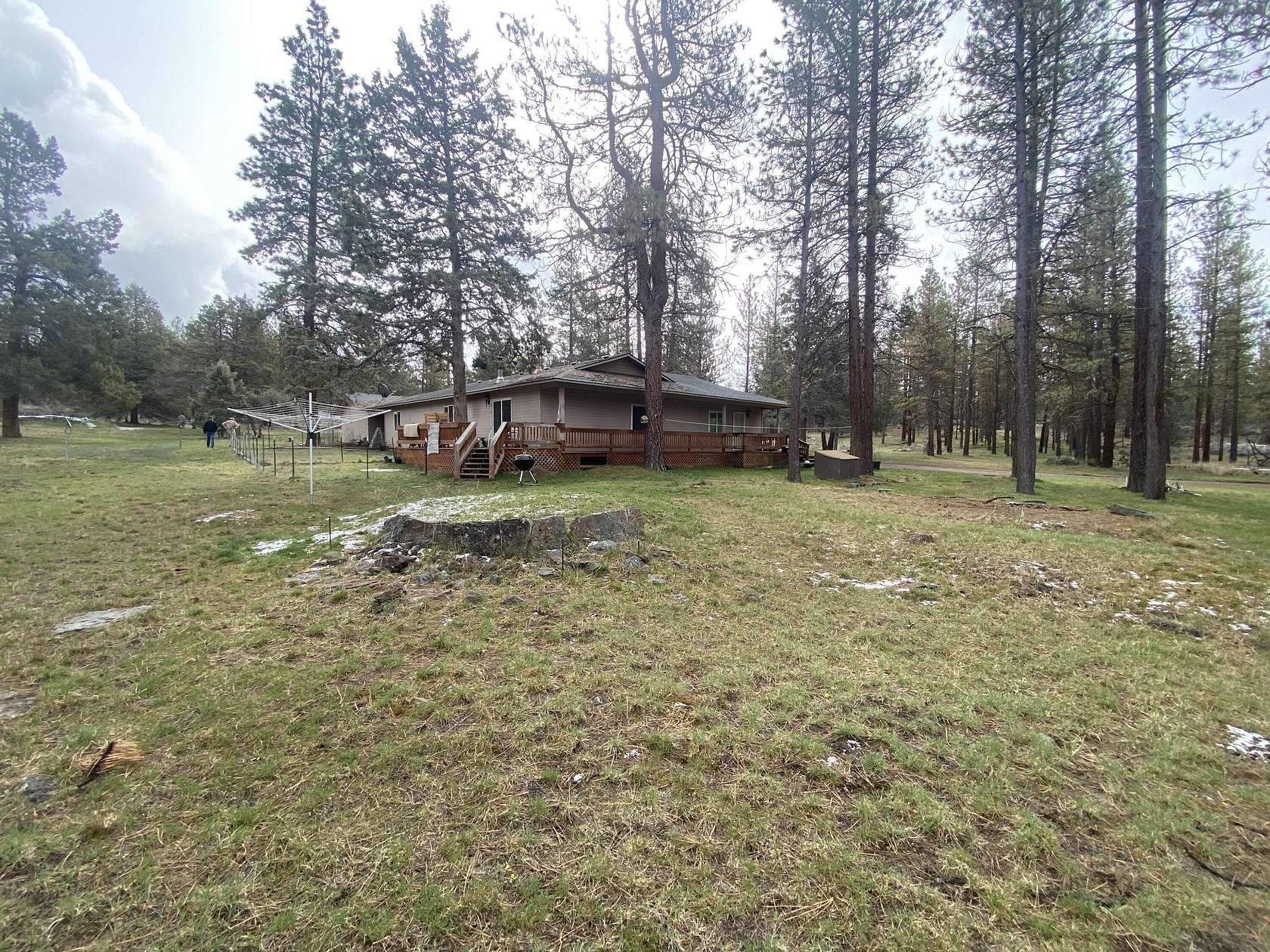 2.1 Acres of Residential Land with Home for Sale in Bonanza, Oregon