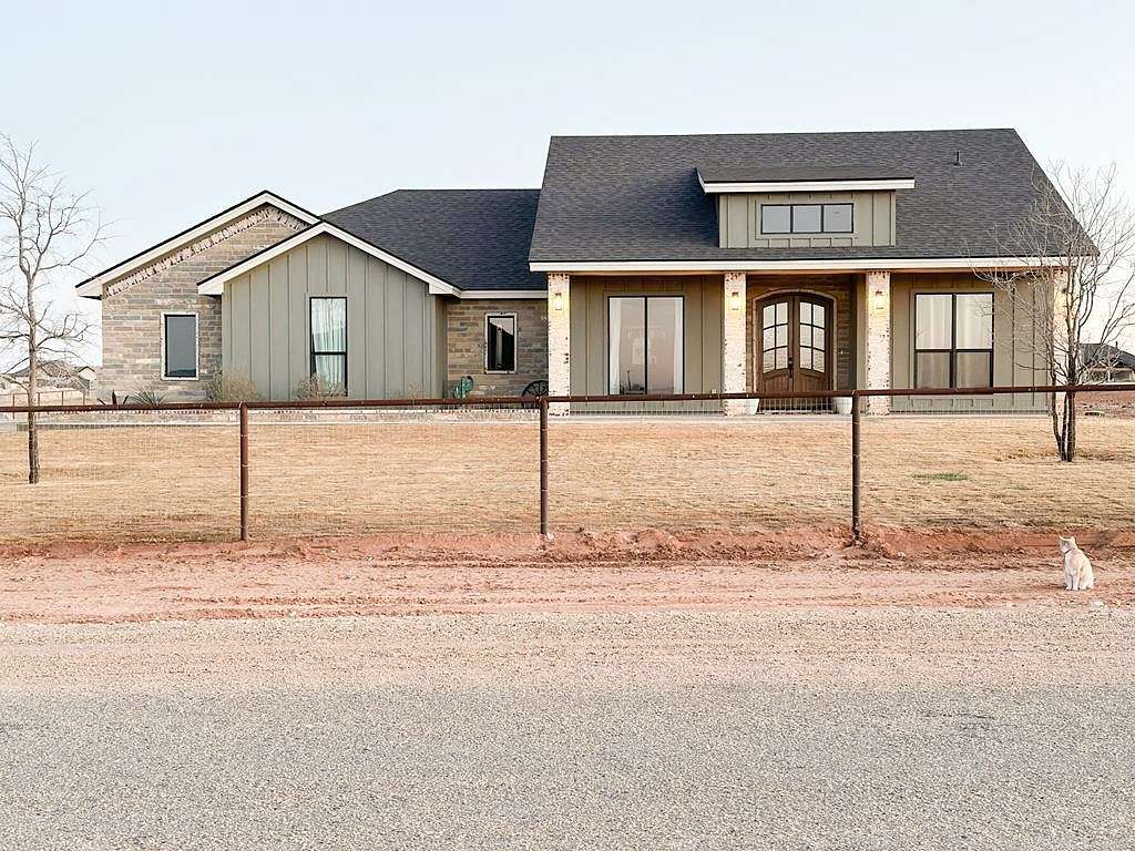 3.1 Acres of Residential Land with Home for Sale in Midland, Texas