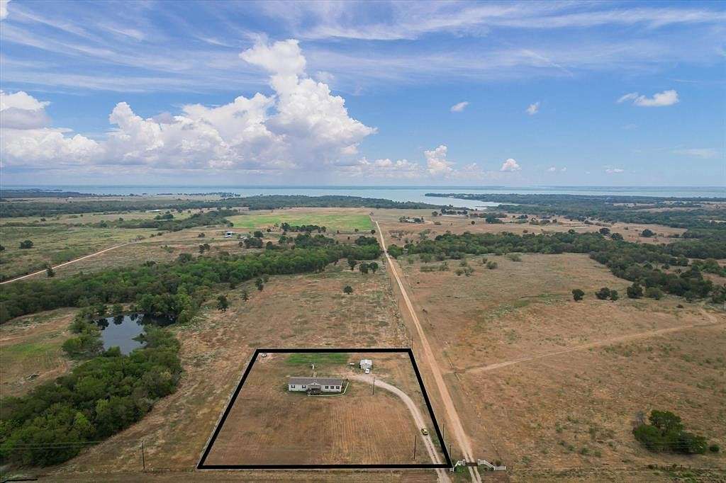 2.7 Acres of Residential Land with Home for Sale in Corsicana, Texas