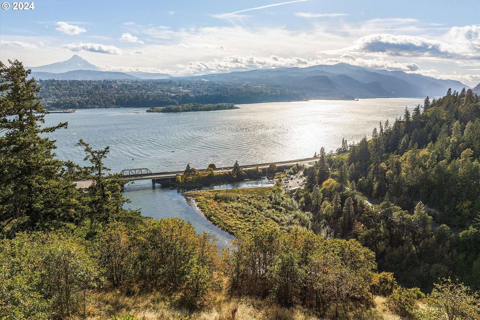 1.5 Acres of Residential Land for Sale in White Salmon, Washington