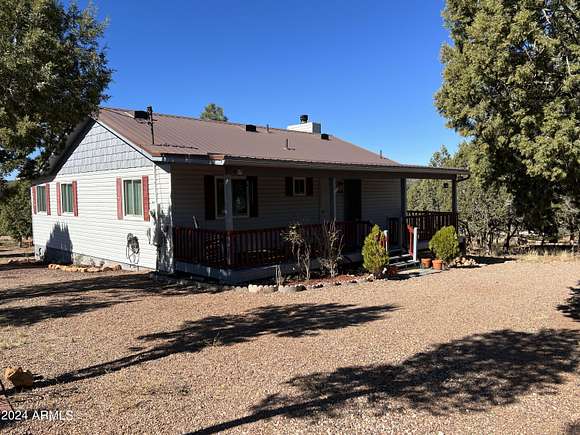 2.5 Acres of Residential Land with Home for Sale in Pinedale, Arizona