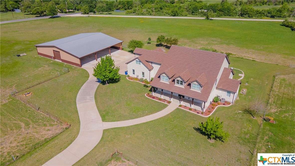 10.001 Acres of Land with Home for Sale in Hutto, Texas