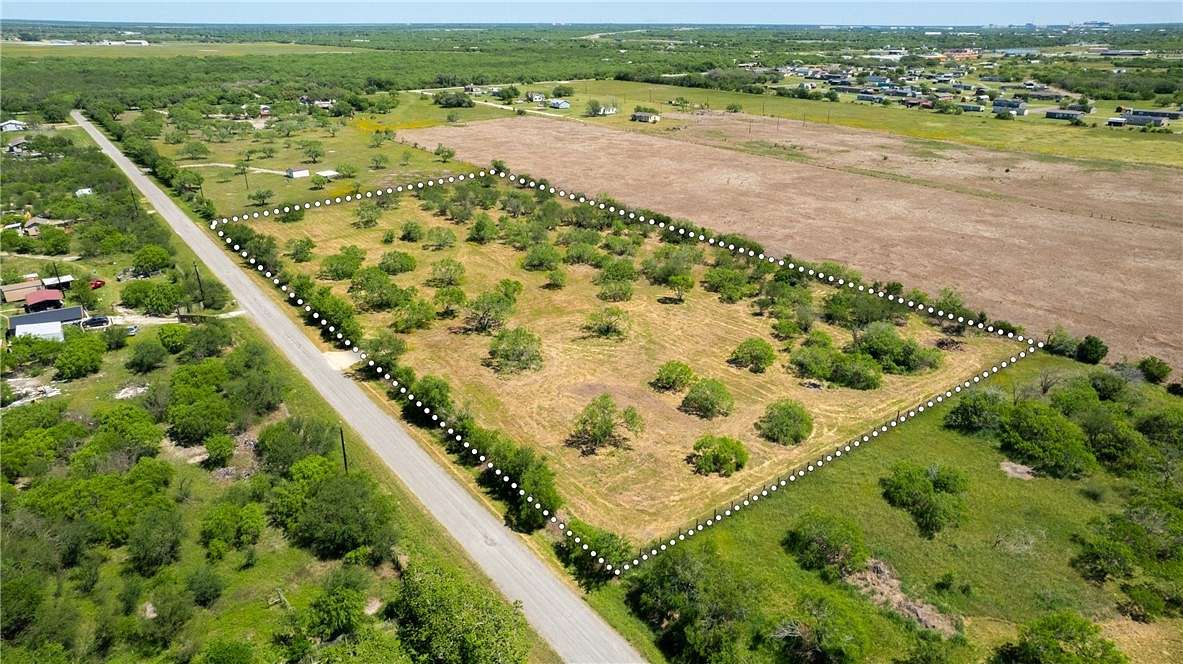 5 Acres of Residential Land for Sale in Sinton, Texas