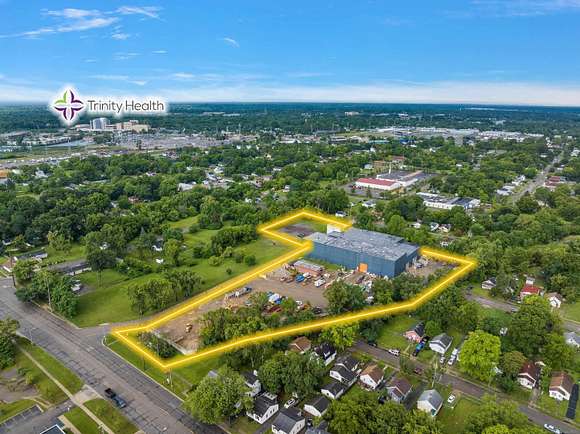 2.1 Acres of Improved Commercial Land for Sale in Pontiac, Michigan