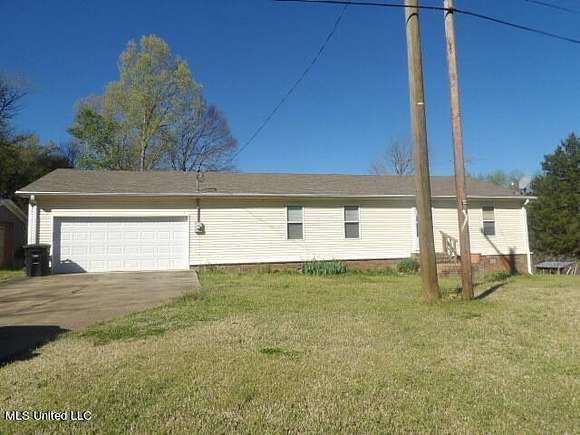 3 Acres of Residential Land with Home for Sale in Coldwater, Mississippi