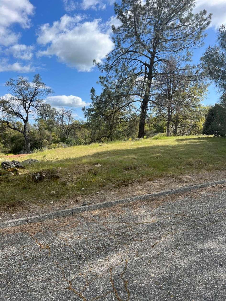 1.17 Acres of Residential Land for Sale in Coarsegold, California