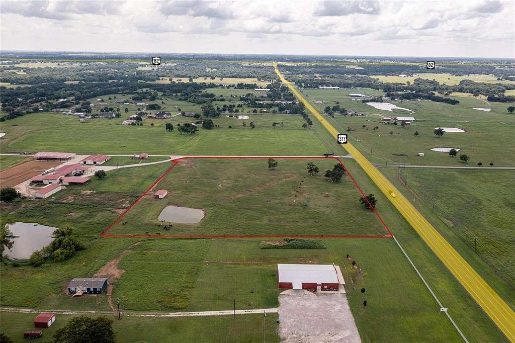 1 Acre of Mixed-Use Land for Sale in Whitesboro, Texas