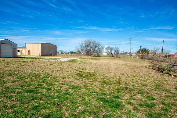 5 Acres of Improved Commercial Land for Sale in Beeville, Texas