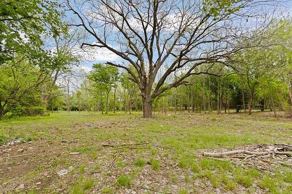 1.7 Acres of Residential Land for Sale in Grandview, Texas