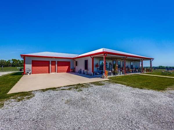 33 Acres of Agricultural Land with Home for Sale in Melissa, Texas