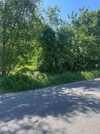 0.31 Acres of Residential Land for Sale in Islip, New York