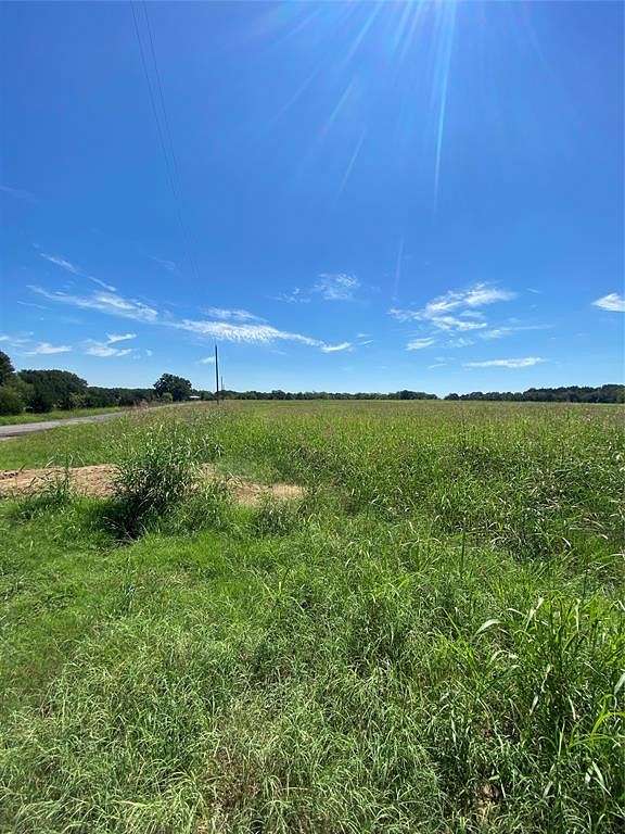 2 Acres of Residential Land for Sale in Cumby, Texas