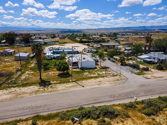 2.6 Acres of Residential Land with Home for Sale in Taft, California