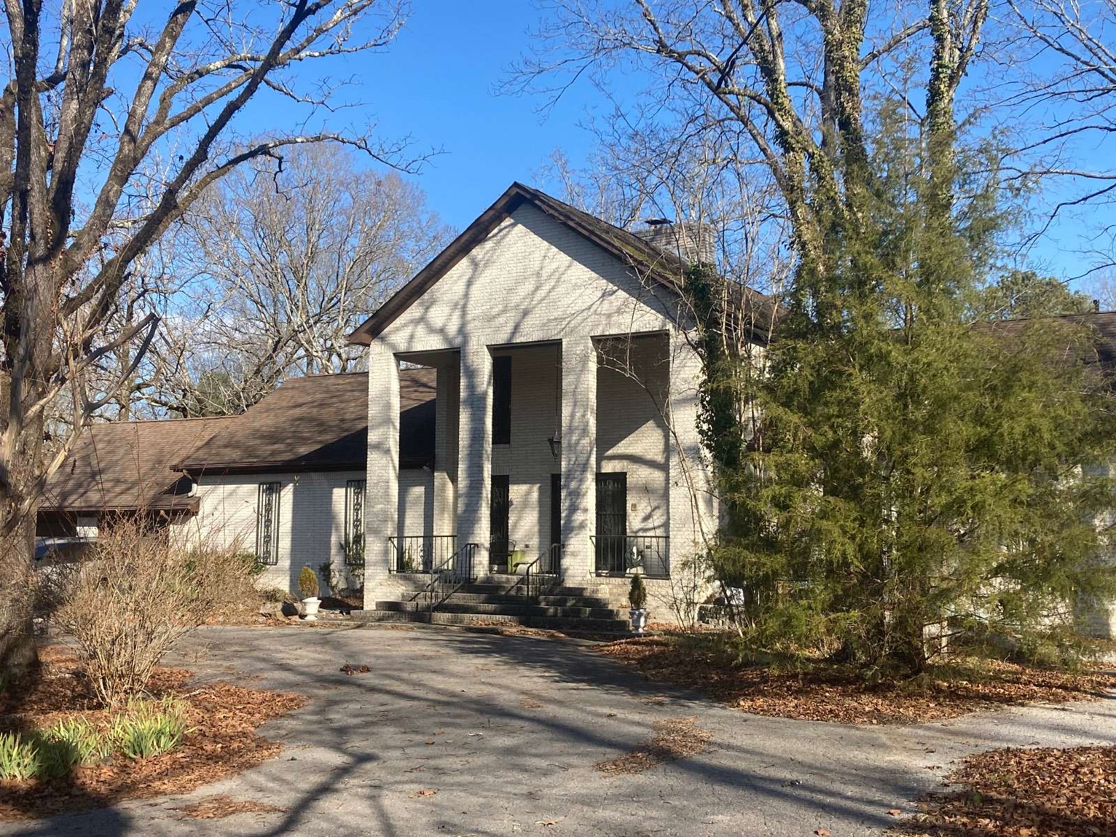 142 Acres of Land with Home for Sale in Calera, Alabama