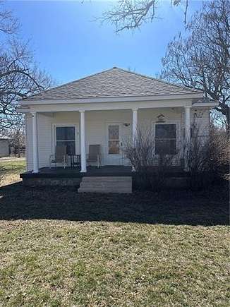 2.1 Acres of Residential Land with Home for Sale in Garnett, Kansas