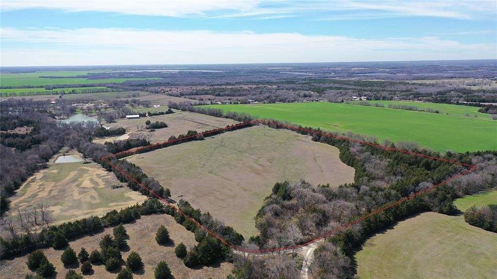 21.9 Acres of Agricultural Land for Sale in Bonham, Texas