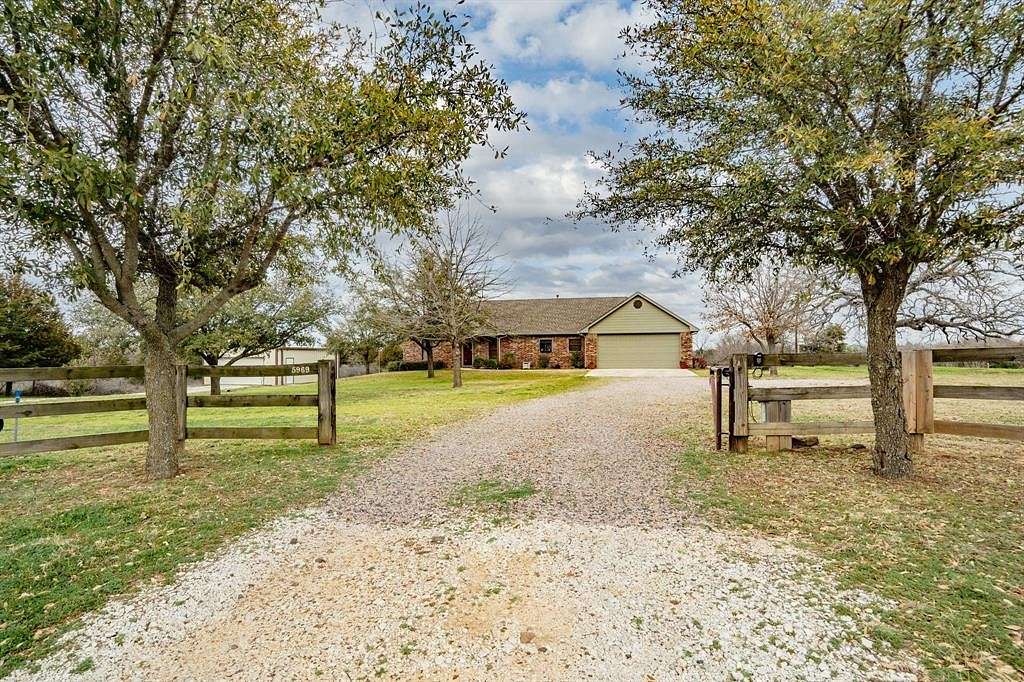 5.1 Acres of Residential Land with Home for Sale in Valley View, Texas