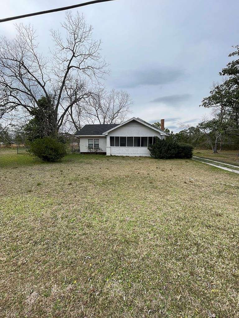 2.9 Acres of Residential Land with Home for Sale in Waycross, Georgia