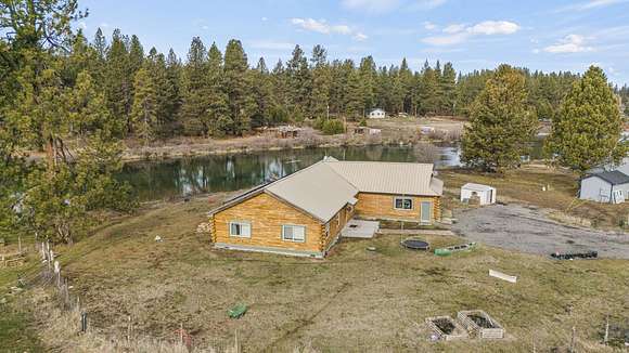 3.2 Acres of Residential Land with Home for Sale in Chiloquin, Oregon