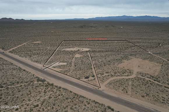 17.6 Acres of Land for Sale in Yucca, Arizona