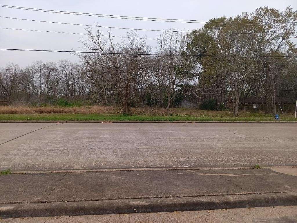 0.81 Acres of Residential Land for Sale in Angleton, Texas