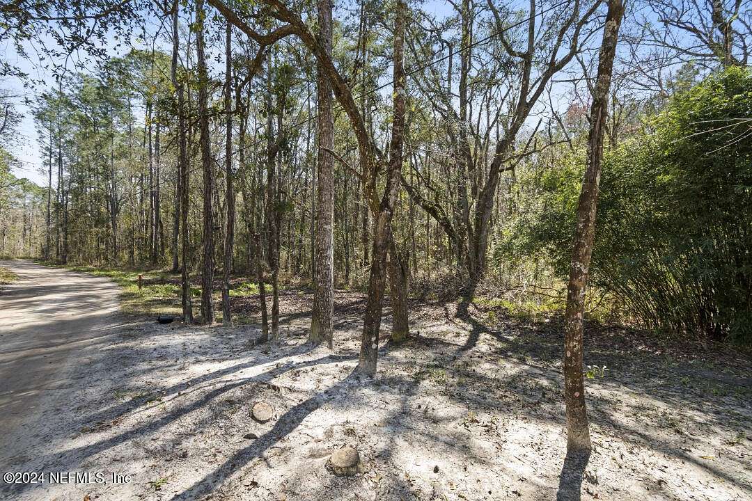 3.8 Acres of Land for Sale in Middleburg, Florida