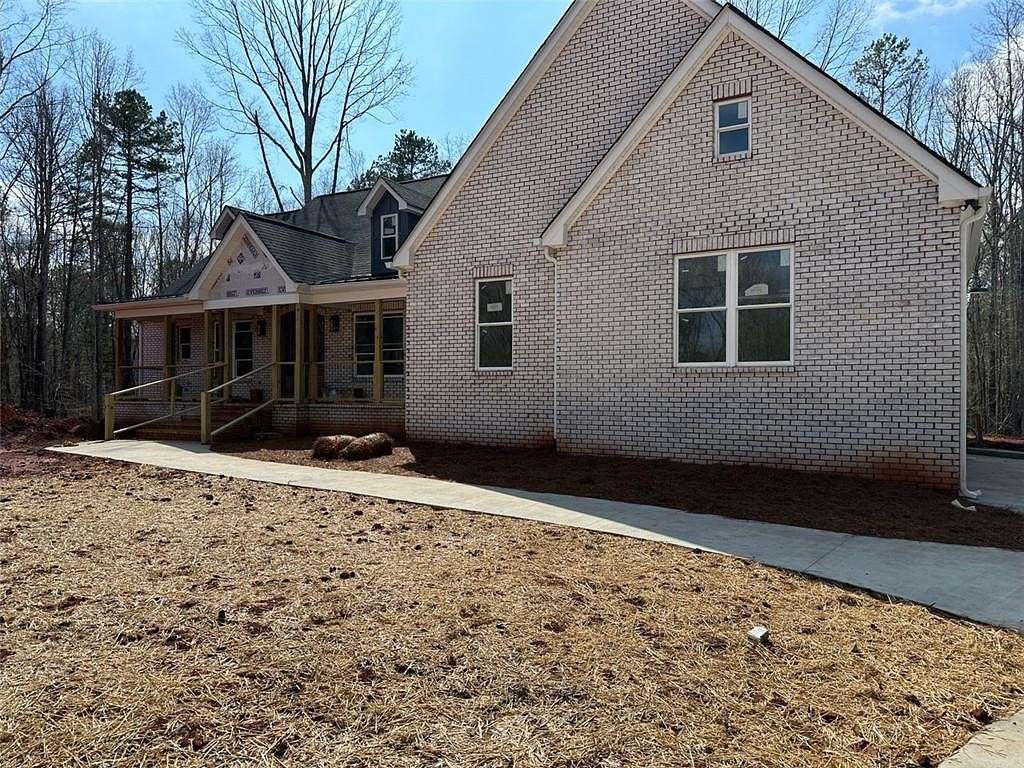 16.9 Acres of Land with Home for Sale in Bethlehem, Georgia