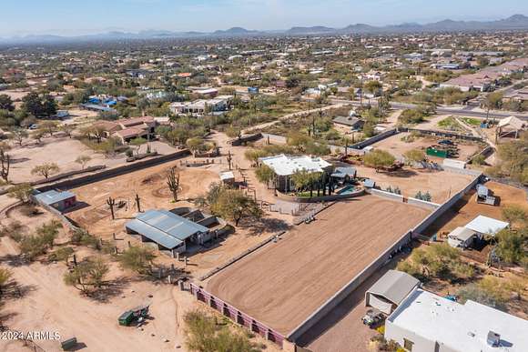 2.5 Acres of Residential Land with Home for Sale in Cave Creek, Arizona