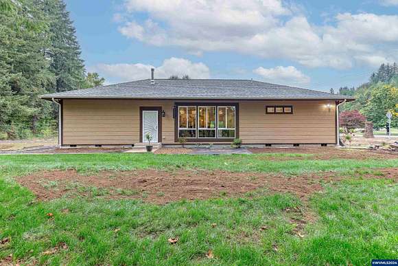 16.9 Acres of Land with Home for Sale in Sweet Home, Oregon