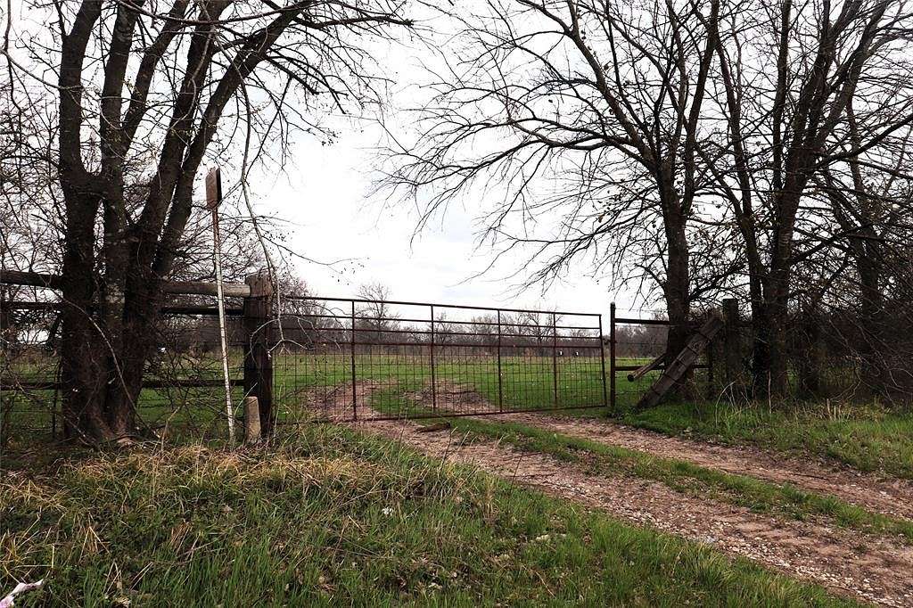 18.5 Acres of Recreational Land & Farm for Sale in Commerce, Texas