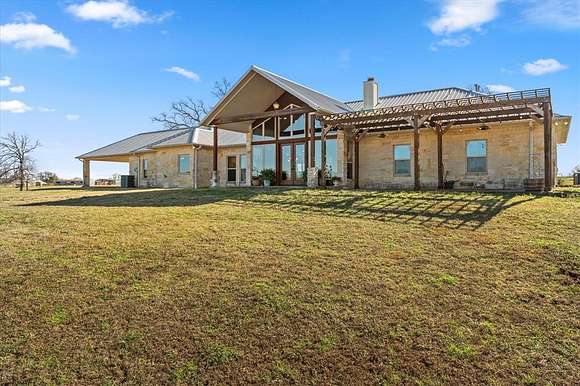 415 Acres of Agricultural Land with Home for Sale in Mount Pleasant, Texas