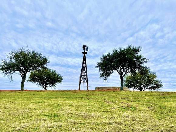 1.5 Acres of Residential Land for Sale in Hillister, Texas