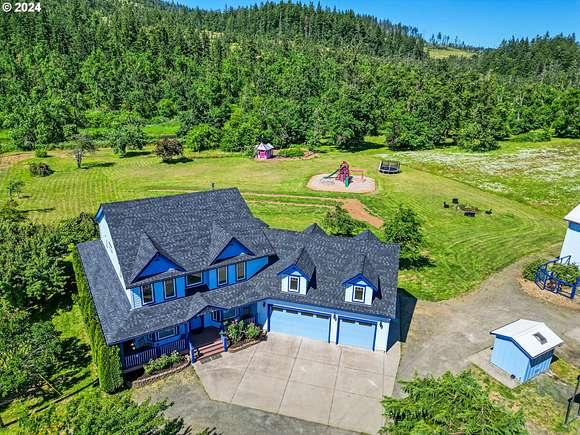 12.27 Acres of Land with Home for Sale in Eugene, Oregon