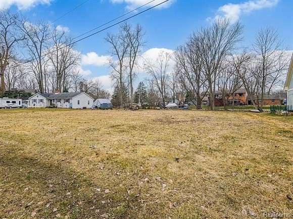 0.3 Acres of Residential Land for Sale in Commerce Township, Michigan