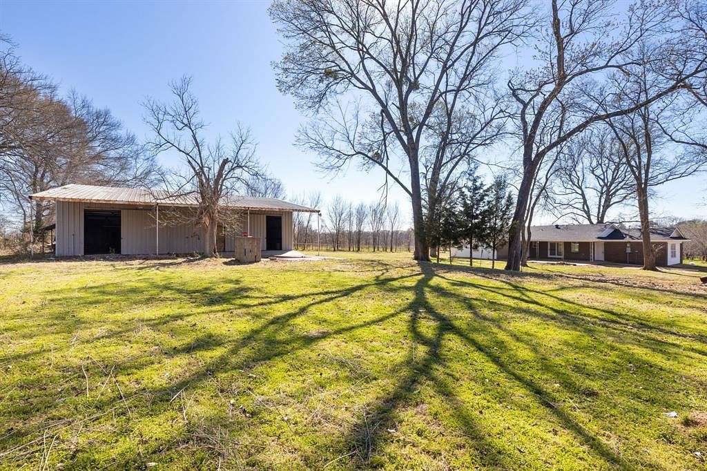 2.6 Acres of Residential Land with Home for Sale in Eustace, Texas