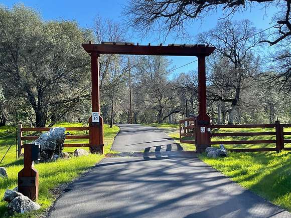 130 Acres of Land for Sale in Vallecito, California