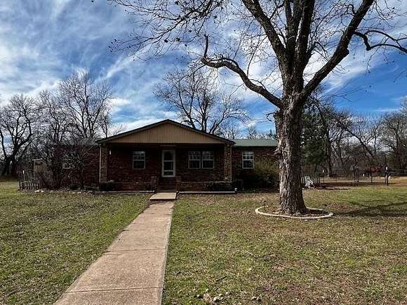 10 Acres of Land with Home for Sale in Lawton, Oklahoma