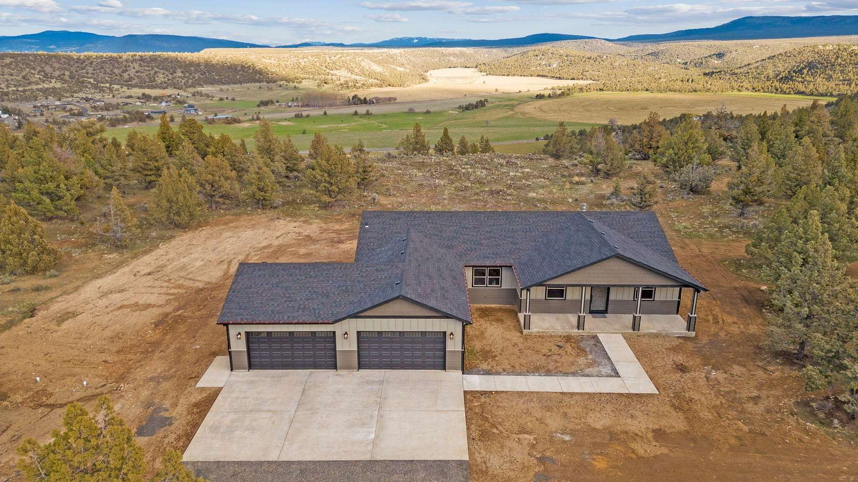 18.2 Acres of Land with Home for Sale in Prineville, Oregon