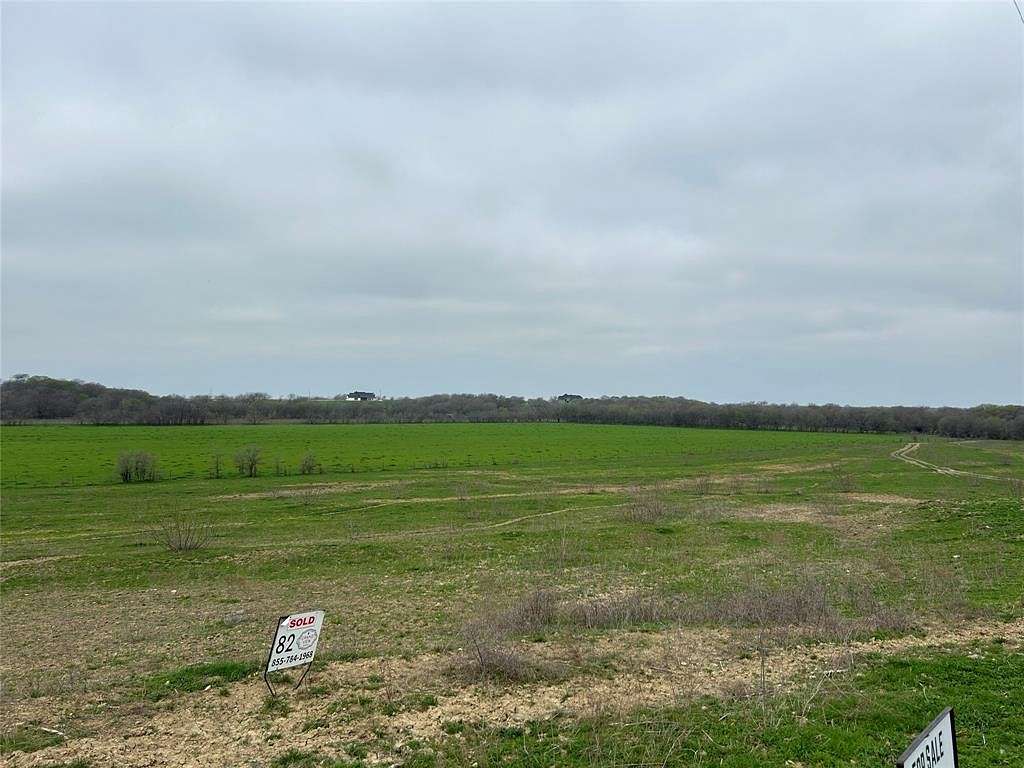 10 Acres of Land for Sale in Grandview, Texas