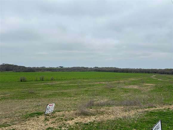 10 Acres of Land for Sale in Grandview, Texas