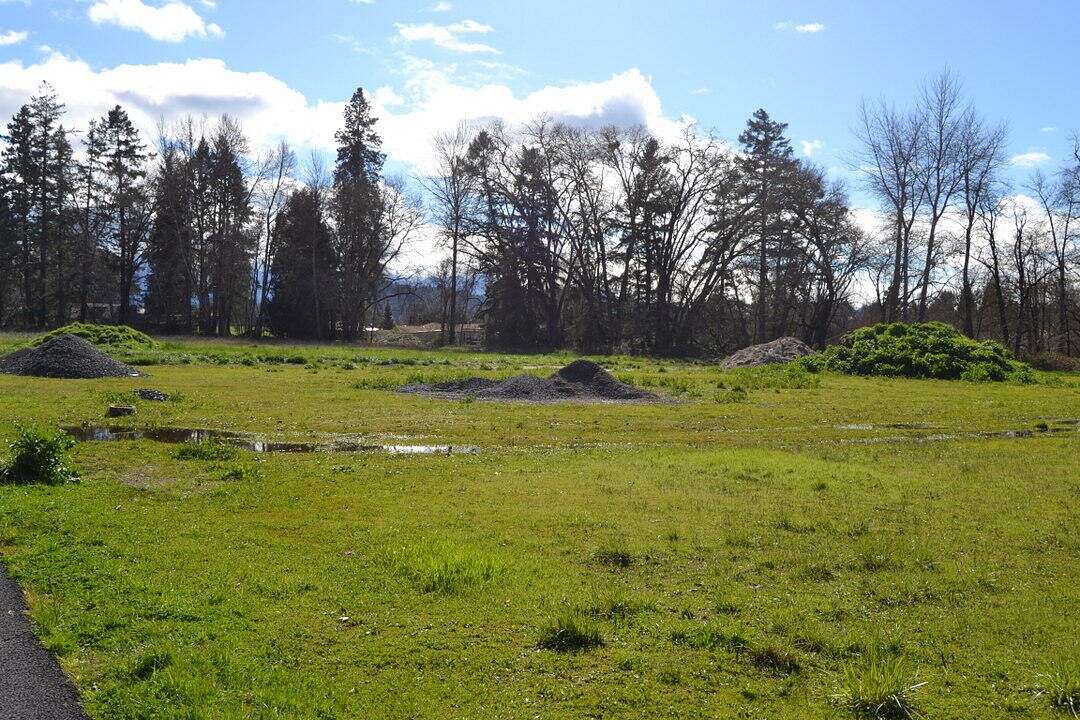 2.9 Acres of Residential Land for Sale in Grants Pass, Oregon