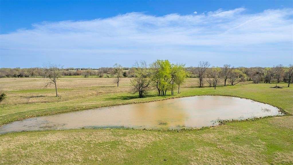 27.7 Acres of Agricultural Land for Sale in Dike, Texas