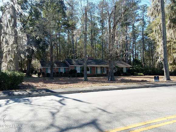 2.7 Acres of Residential Land with Home for Lease in Fairfax, South Carolina
