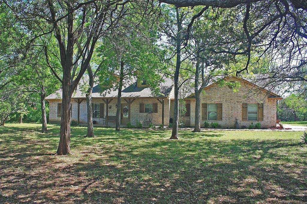 5 Acres of Residential Land with Home for Sale in Rainbow, Texas